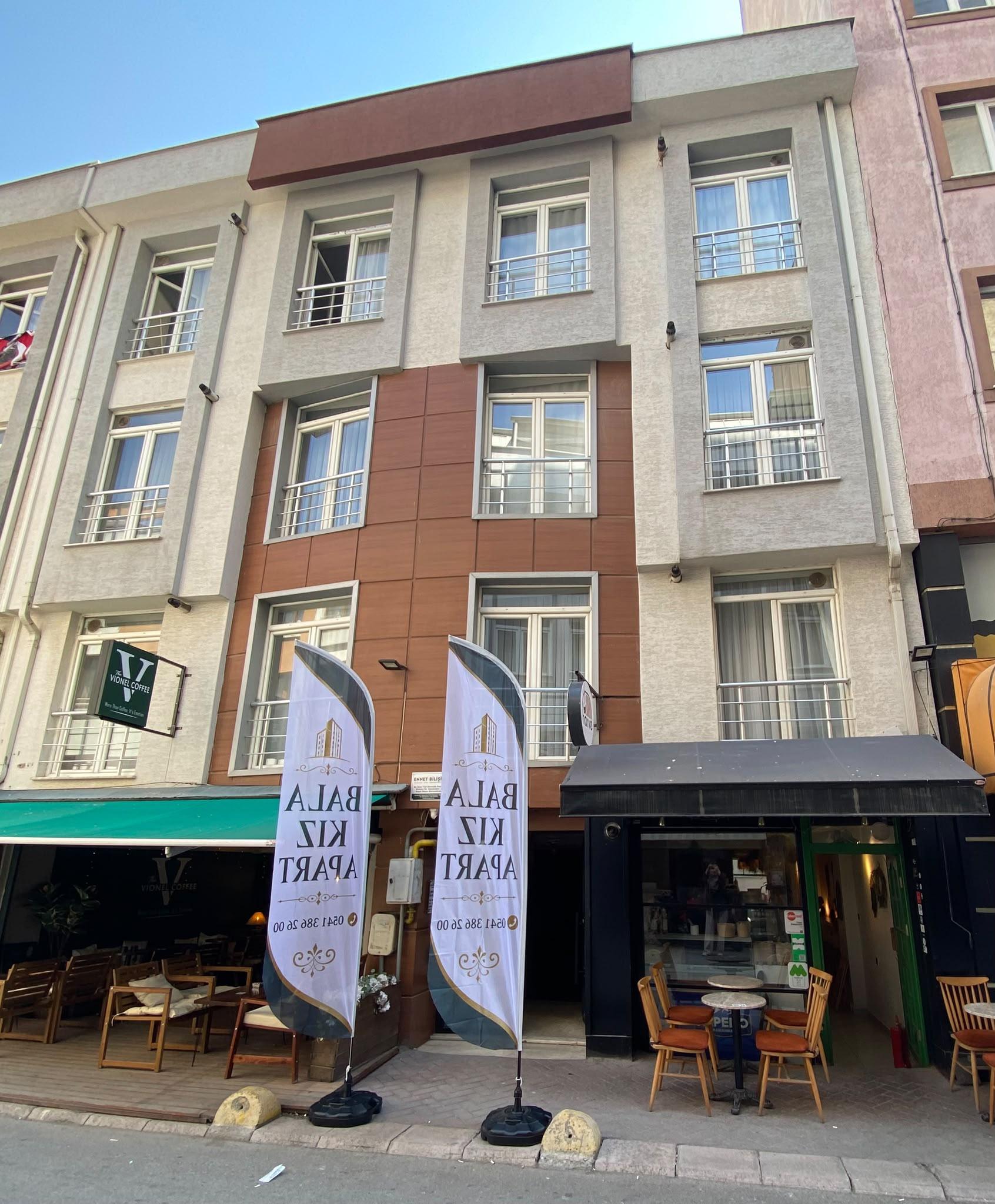 Bina girişi, Bala Kız Apartı